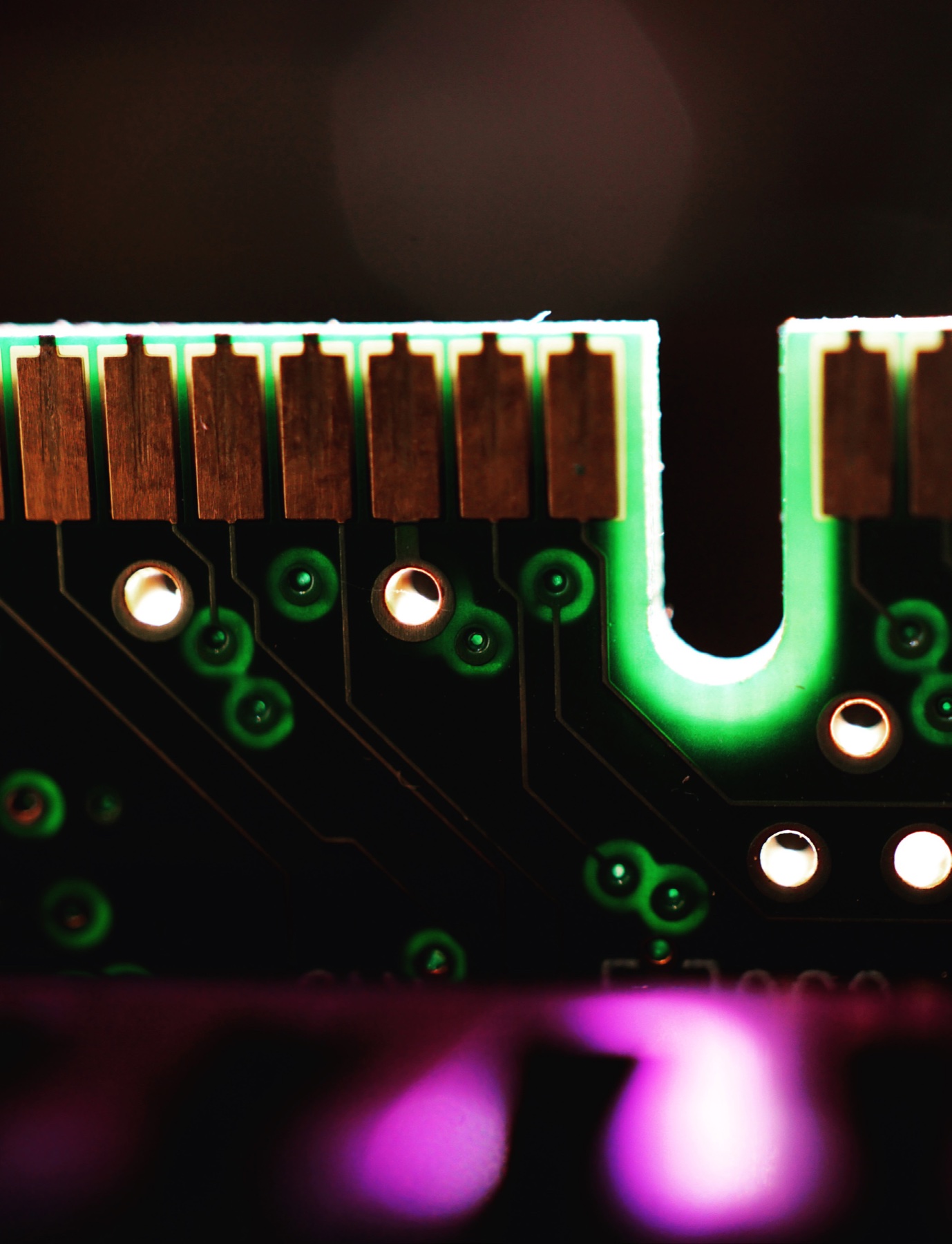 Circuit board edge with copper contacts