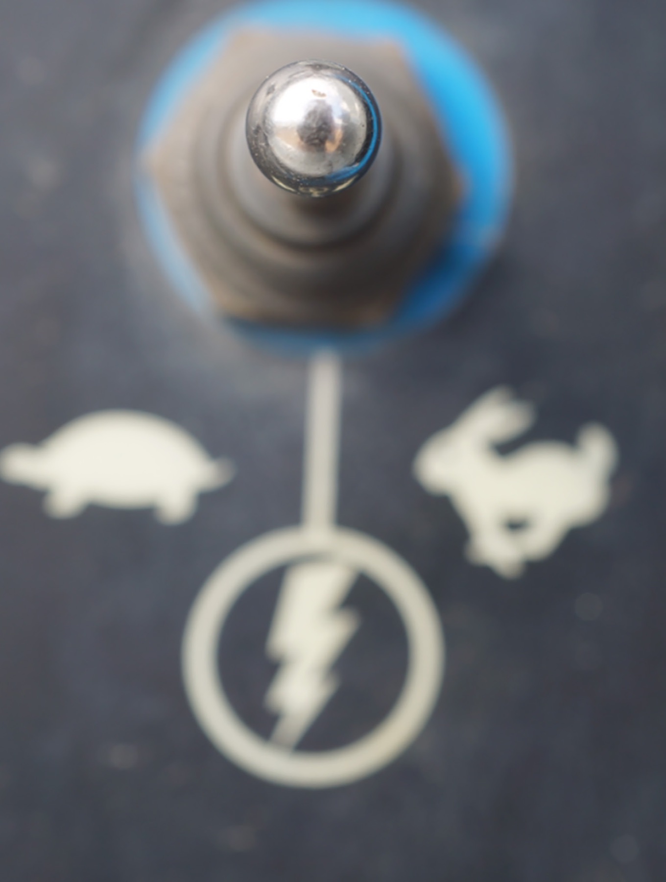 Speed knob with turtle and rabbit symbols